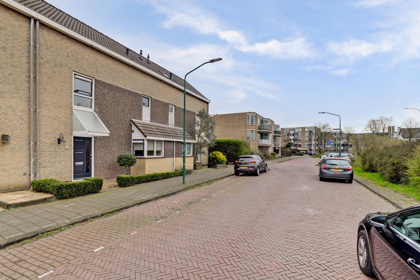Spacious Energy-Efficient Family Home with Four Bedrooms and Sunny Southeast Garden — 40