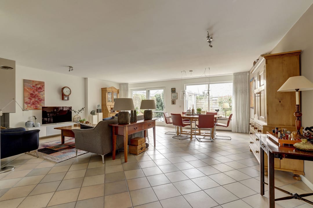 Spacious Energy-Efficient Family Home with Four Bedrooms and Sunny Southeast Garden — 11