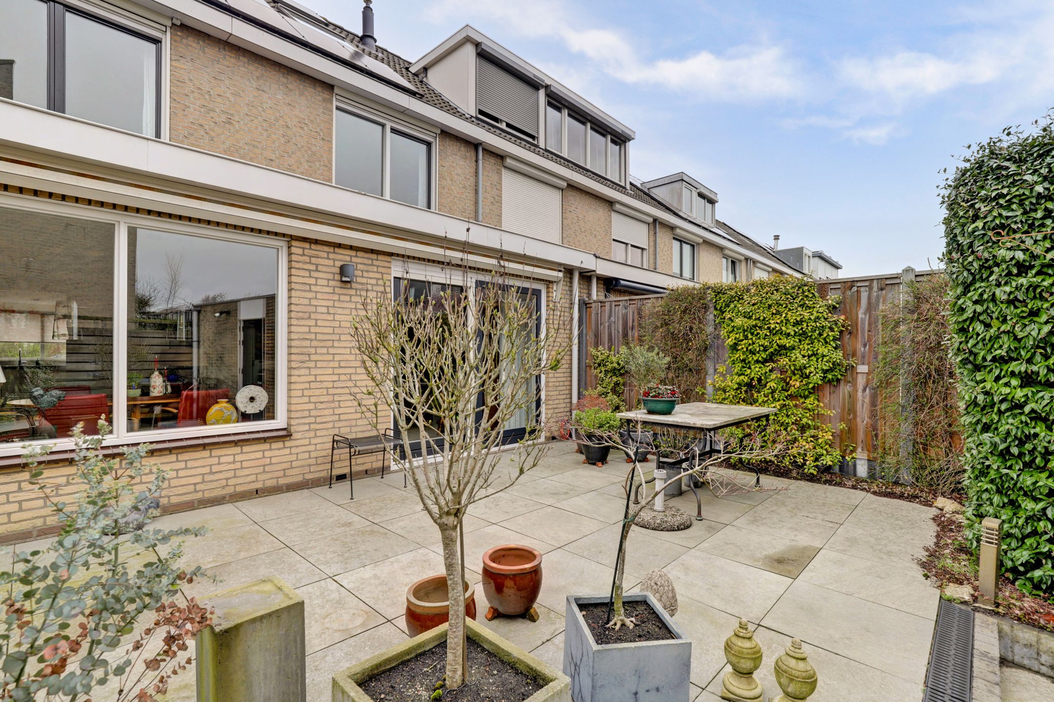 Spacious Energy-Efficient Family Home with Four Bedrooms and Sunny Southeast Garden — 39
