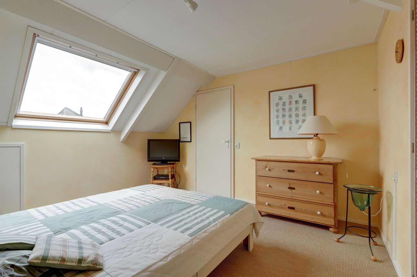 Spacious Energy-Efficient Family Home with Four Bedrooms and Sunny Southeast Garden — 35