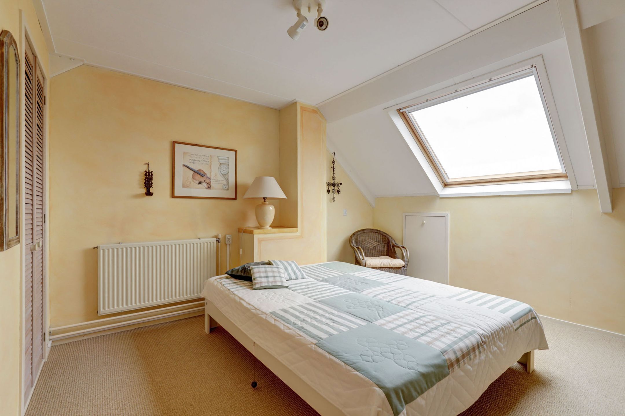 Spacious Energy-Efficient Family Home with Four Bedrooms and Sunny Southeast Garden — 36