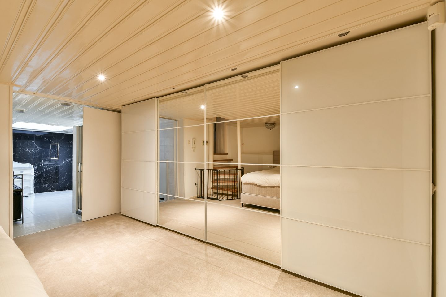 Photo 19 of Muiderstraat 8-H