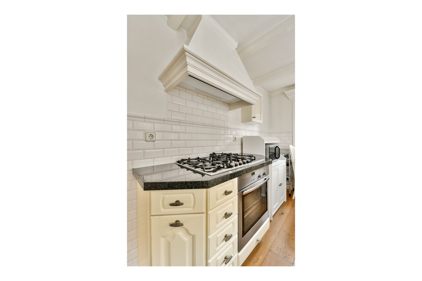 Photo 40 of Muiderstraat 8-H