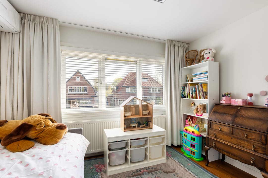 Characterful 1930s semi-detached home with sunny garden and private driveway in Woerden — 26