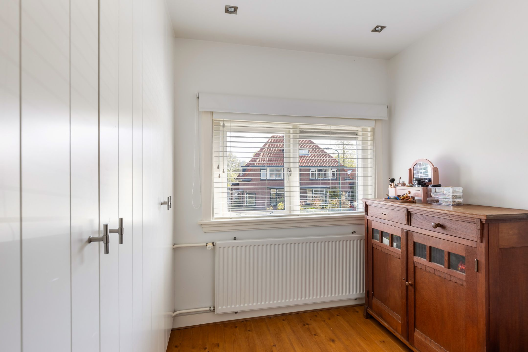 Characterful 1930s semi-detached home with sunny garden and private driveway in Woerden — 27
