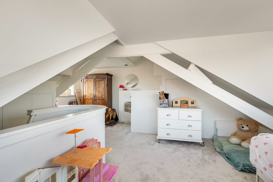 Characterful 1930s semi-detached home with sunny garden and private driveway in Woerden — 32