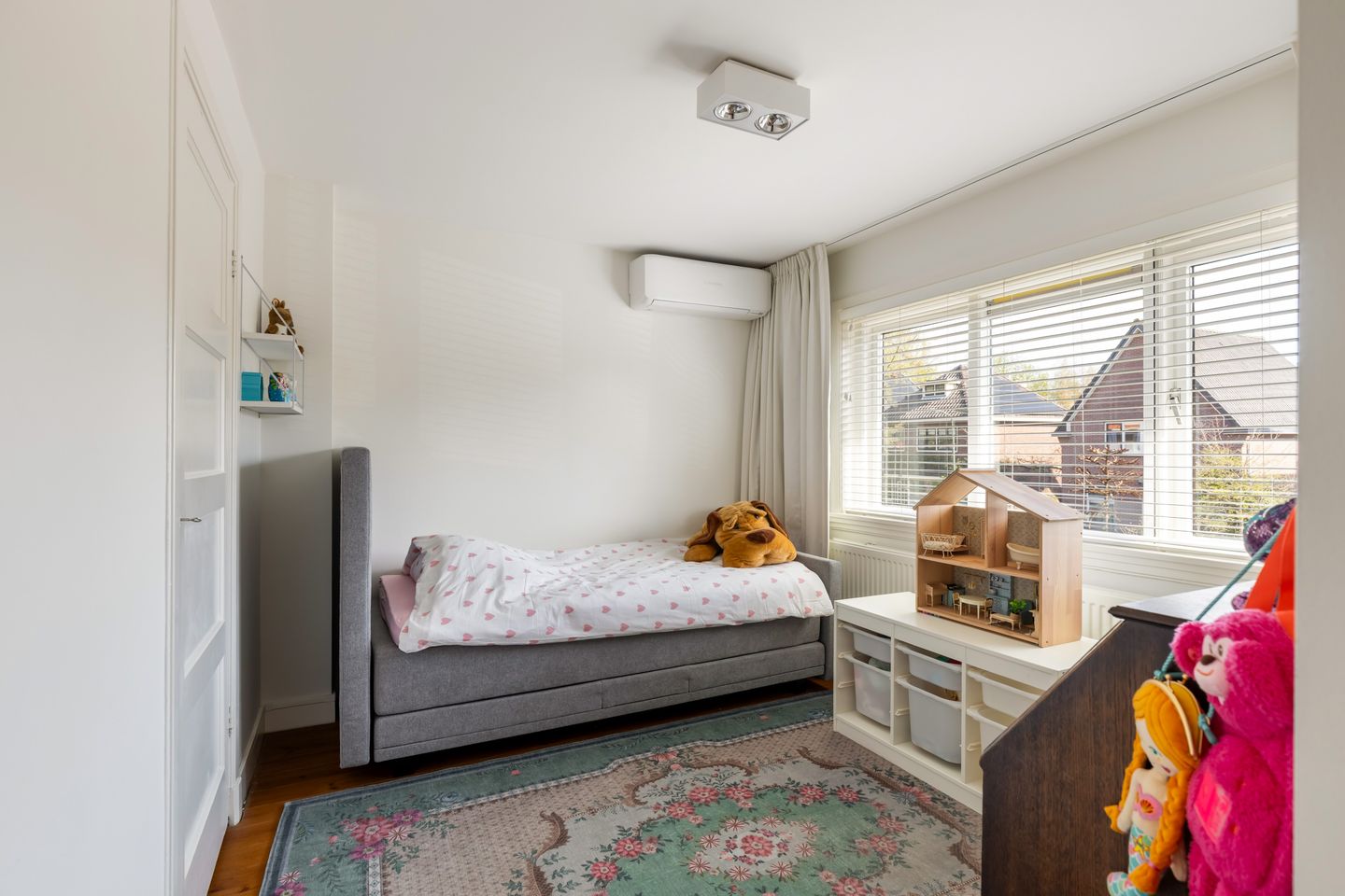 Characterful 1930s semi-detached home with sunny garden and private driveway in Woerden — 25