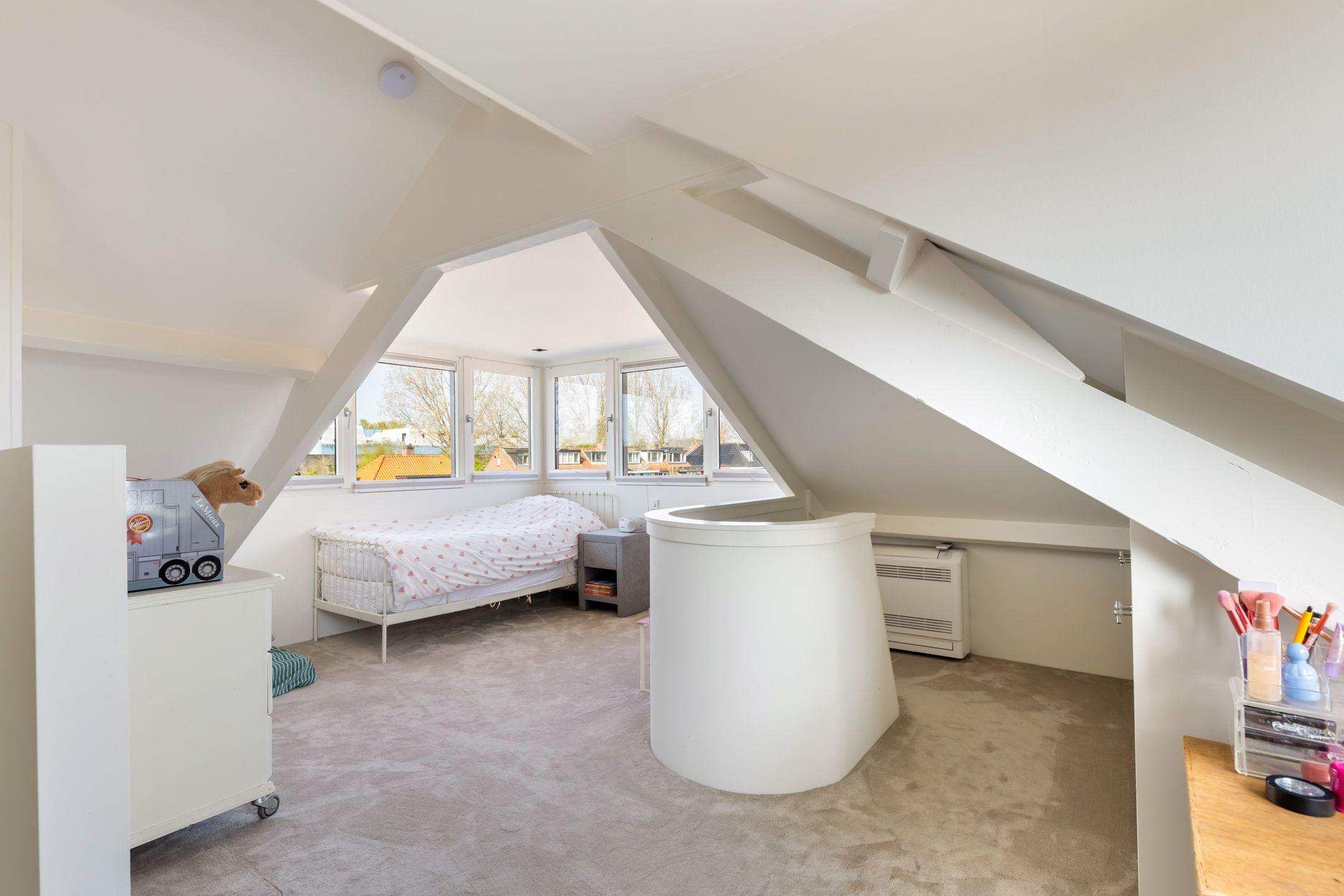 Characterful 1930s semi-detached home with sunny garden and private driveway in Woerden — 30