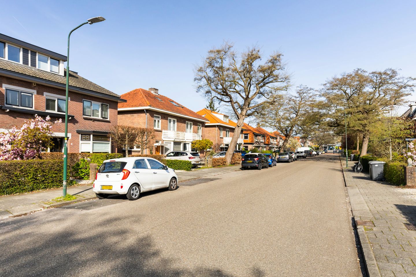 Characterful 1930s semi-detached home with sunny garden and private driveway in Woerden — 35
