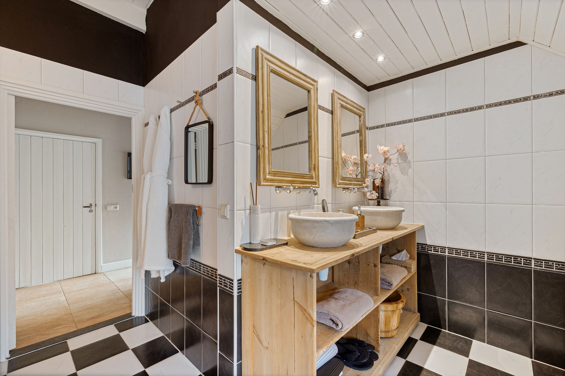 Completely Modernized Farmhouse with Freestanding Thatched Barn in Aalden — 21