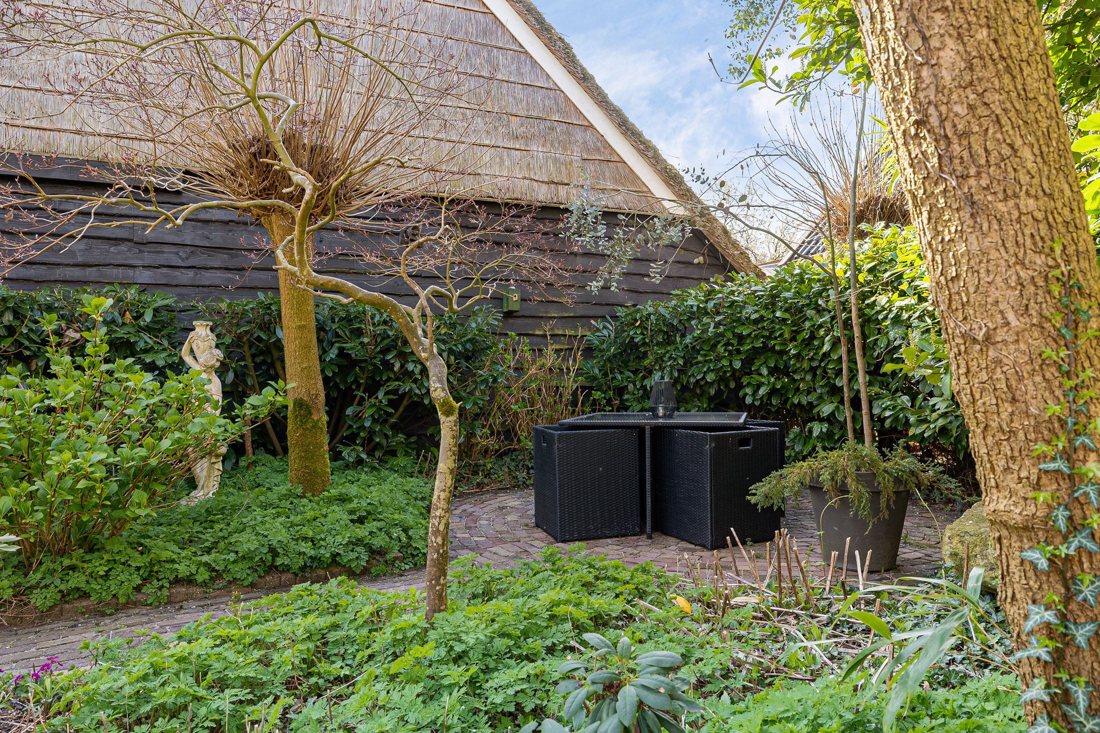 Completely Modernized Farmhouse with Freestanding Thatched Barn in Aalden — 48
