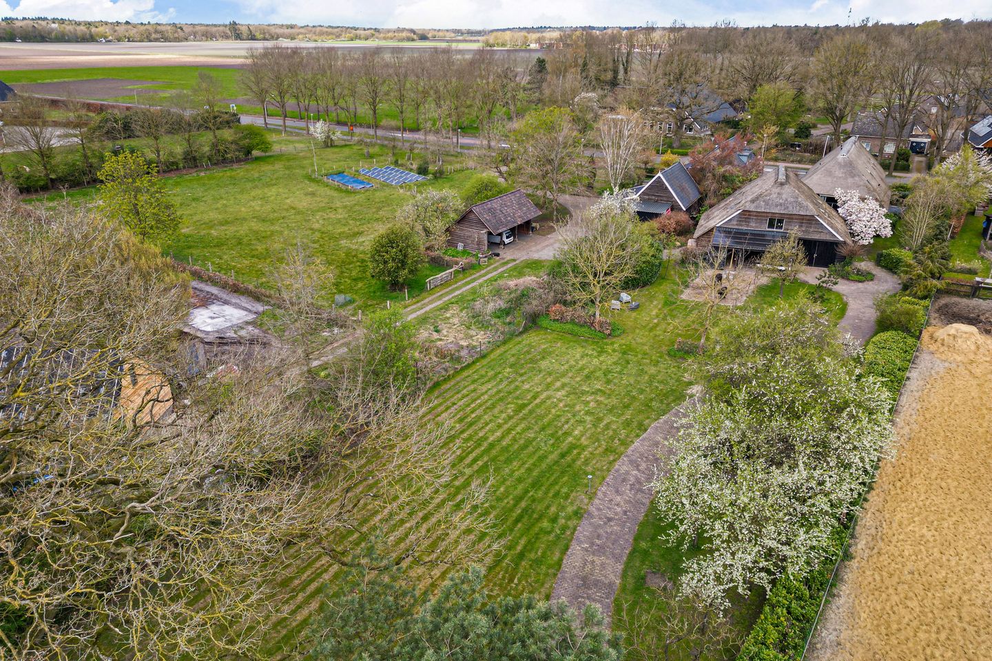 Completely Modernized Farmhouse with Freestanding Thatched Barn in Aalden — 64