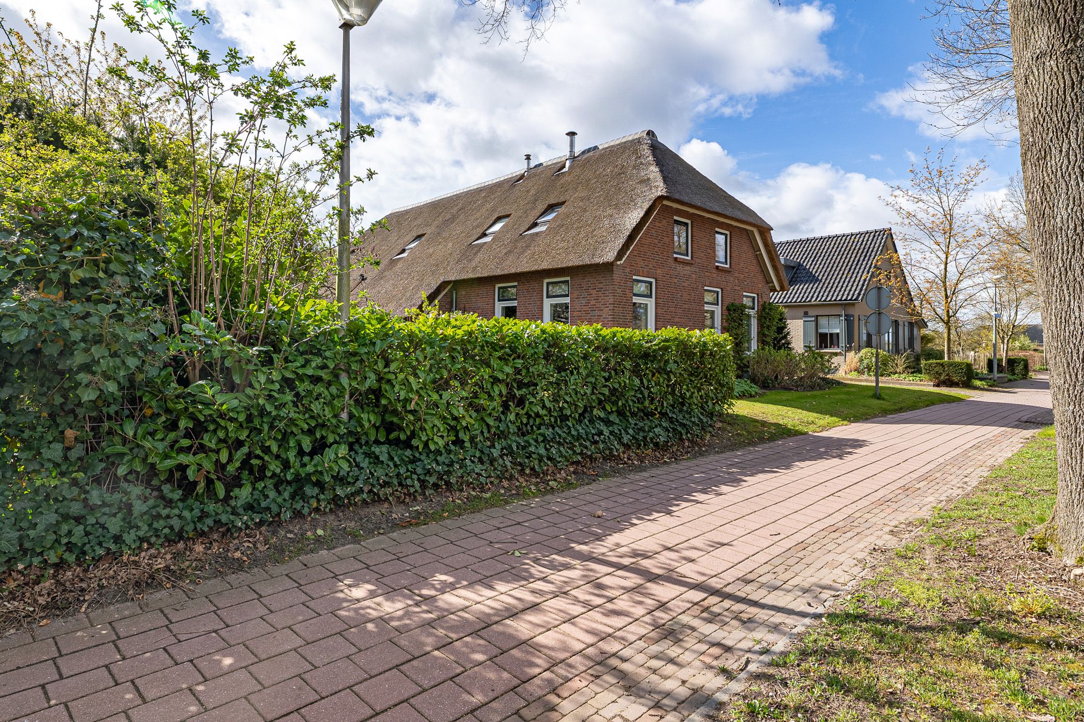 Completely Modernized Farmhouse with Freestanding Thatched Barn in Aalden — 57
