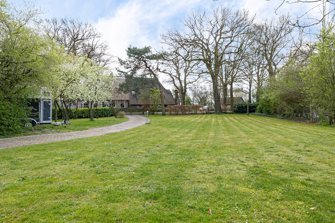 Completely Modernized Farmhouse with Freestanding Thatched Barn in Aalden — 62