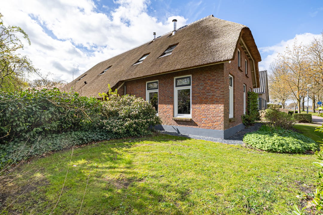 Completely Modernized Farmhouse with Freestanding Thatched Barn in Aalden — 58