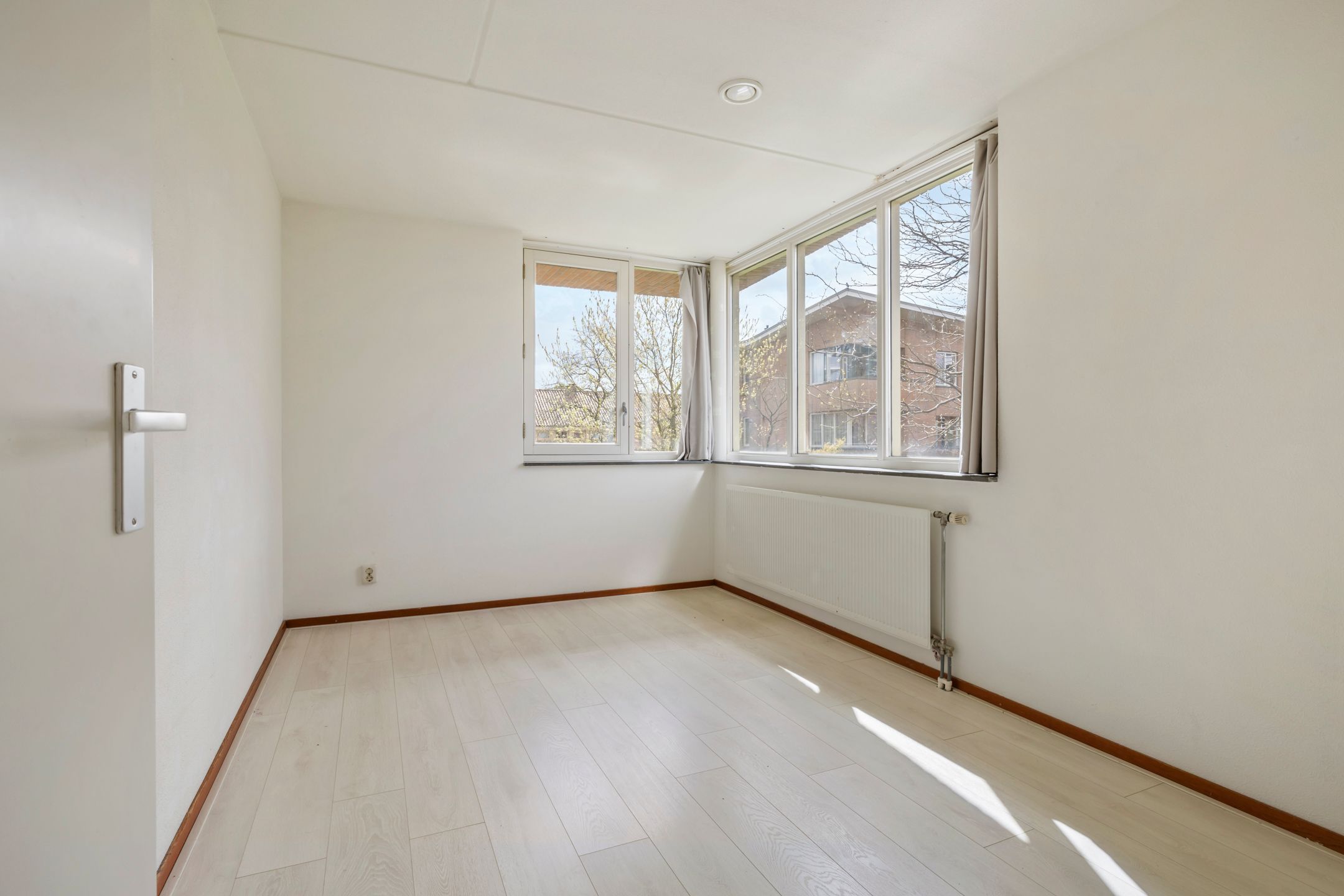 Spacious 2-level apartment with private parking and sunny terrace in Hilversum — 15