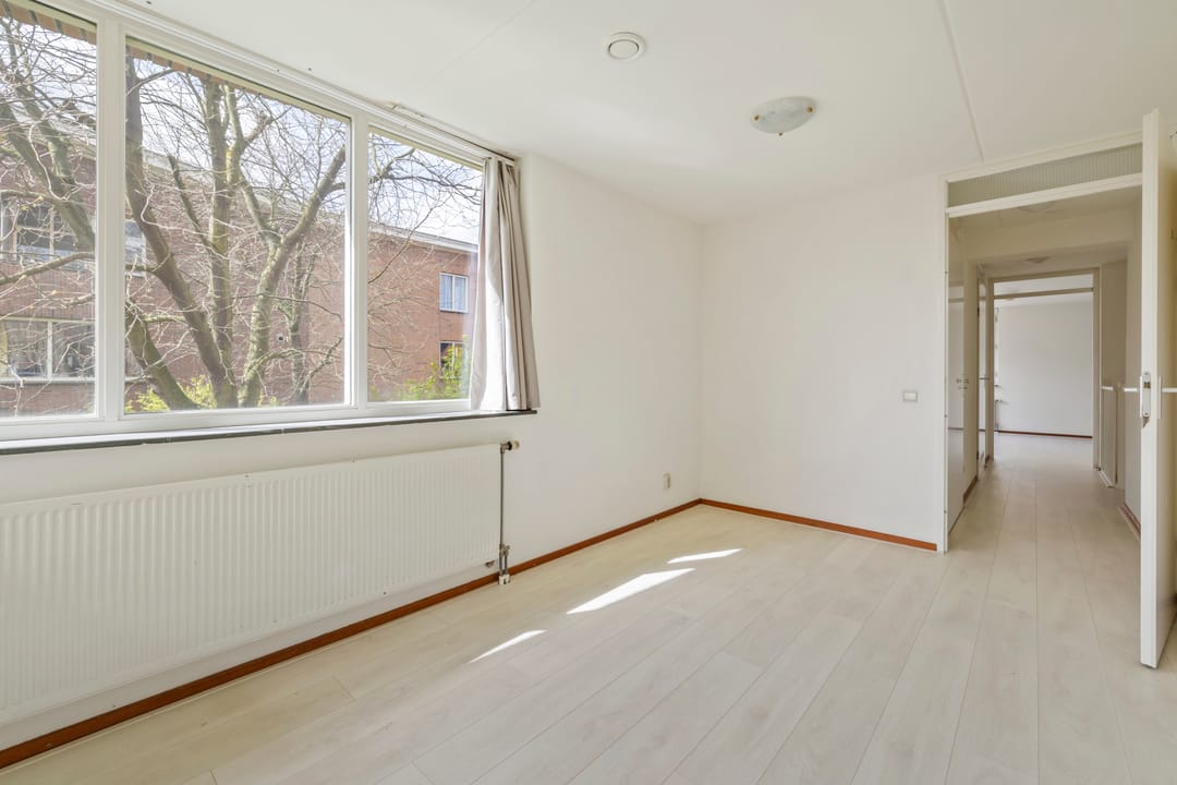 Spacious 2-level apartment with private parking and sunny terrace in Hilversum — 16