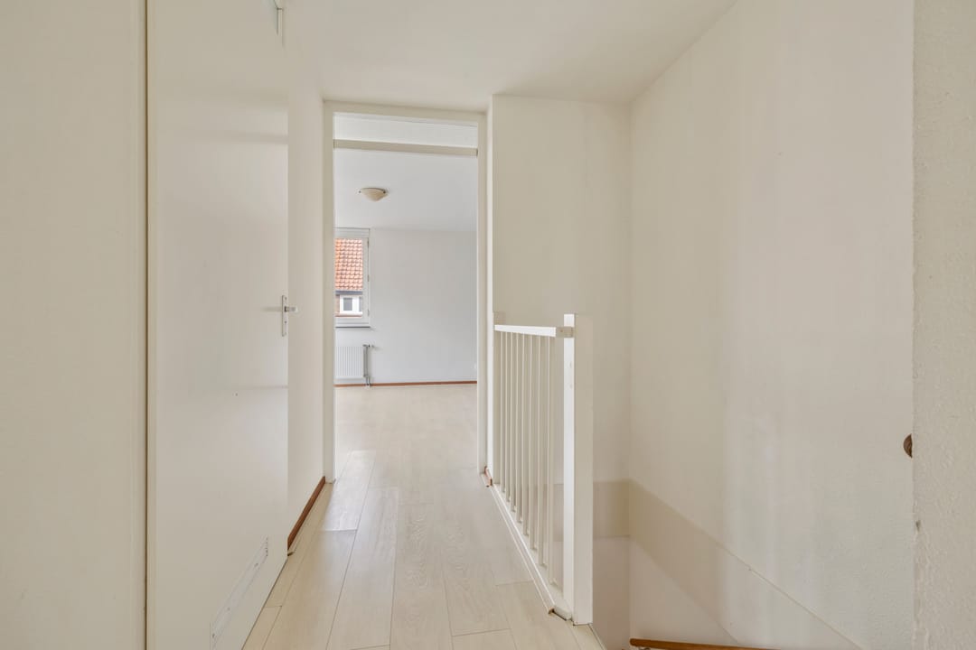 Spacious 2-level apartment with private parking and sunny terrace in Hilversum — 17