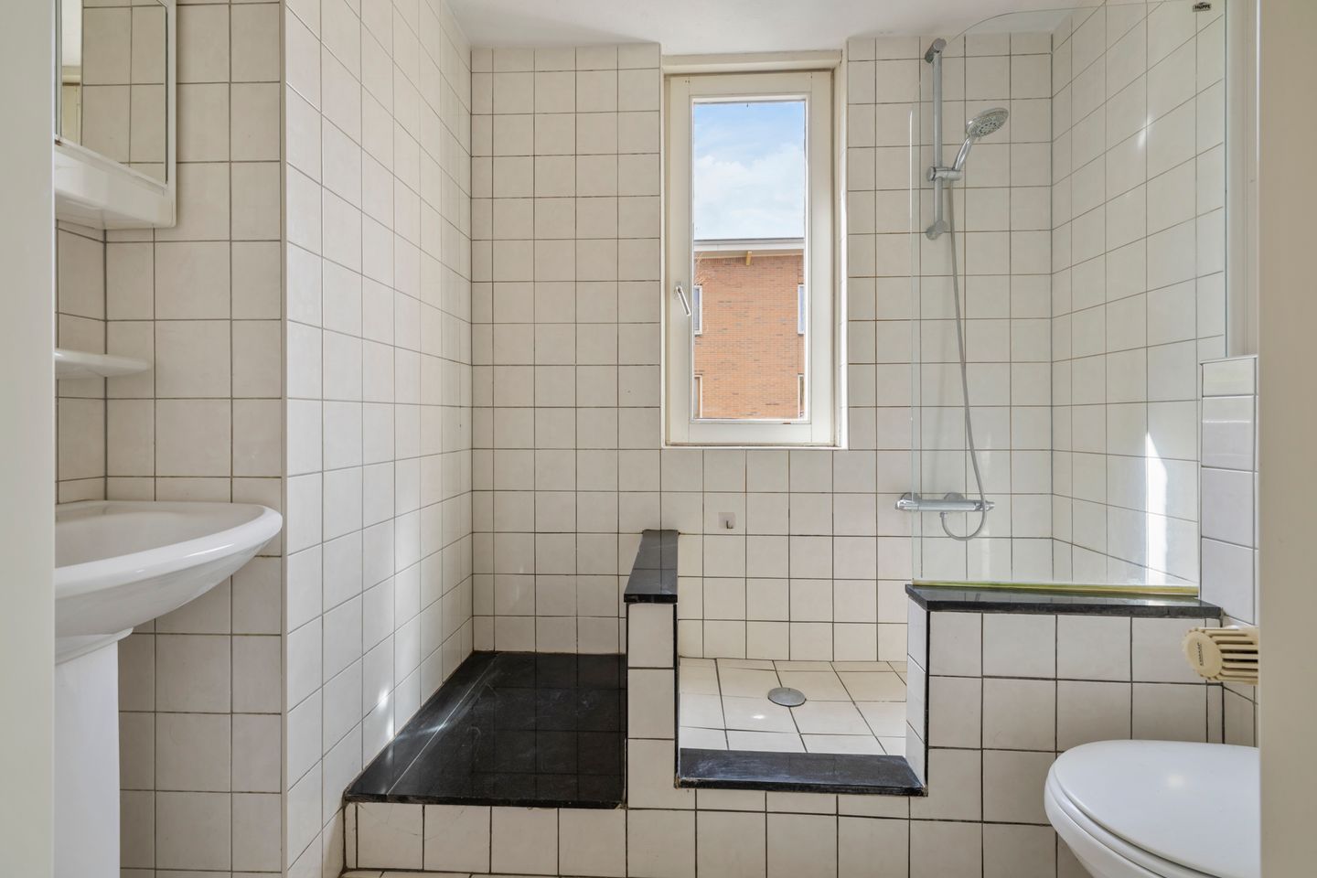 Spacious 2-level apartment with private parking and sunny terrace in Hilversum — 19