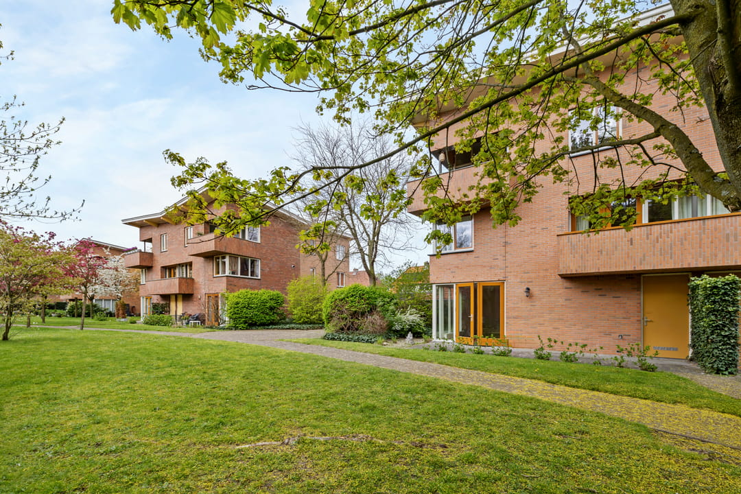 Spacious 2-level apartment with private parking and sunny terrace in Hilversum — 23