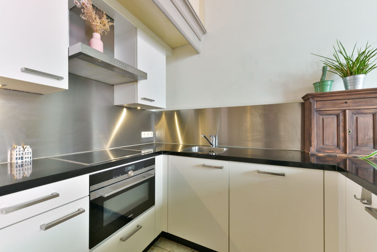 Photo 10 of Annastraat 3