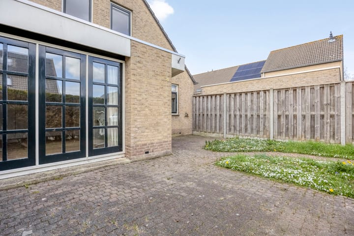 Photo 4 of Azaleastraat 4