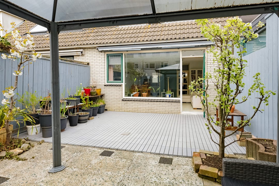 Comfortable Family Home with Carport and Sunny Southwest-Facing Garden — 22