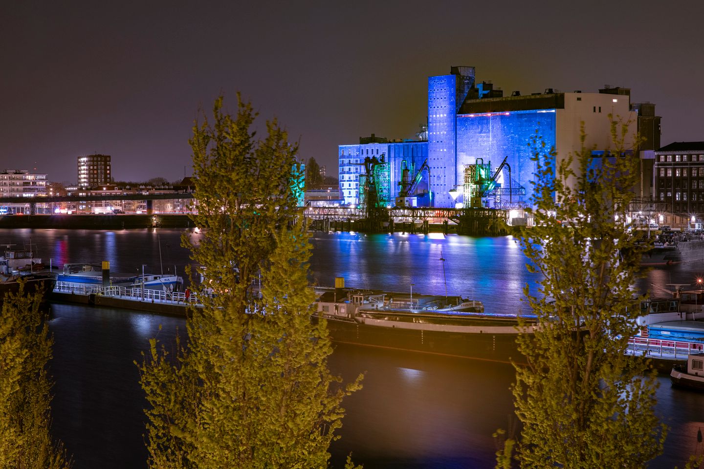 Foto 14 van Maashaven N.z. 561