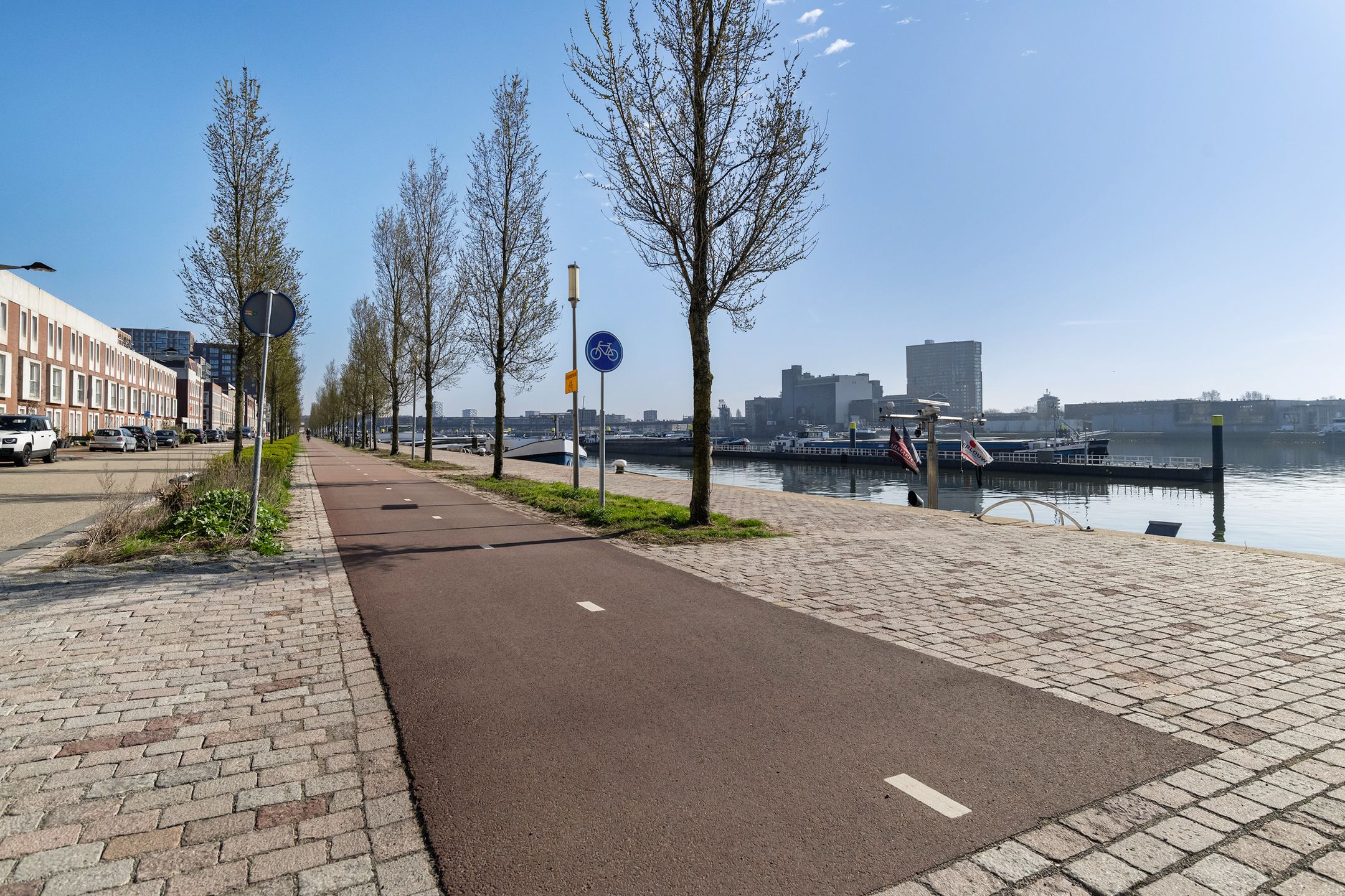 Foto 27 van Maashaven N.z. 561