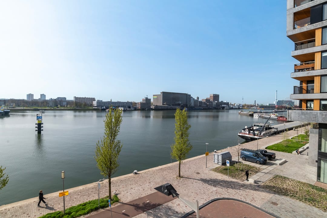 Foto 23 van Maashaven N.z. 561