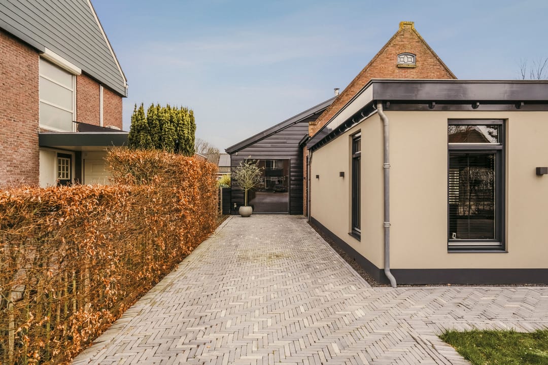 Monumental Waterfront Warehouse Residence in Landsmeer — 68