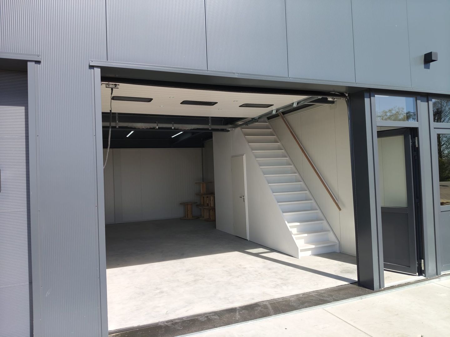 View photo 2 of Middelblok 210-b