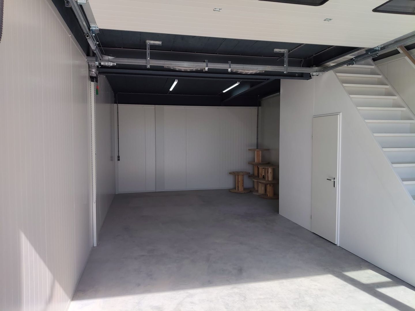 View photo 3 of Middelblok 210-b