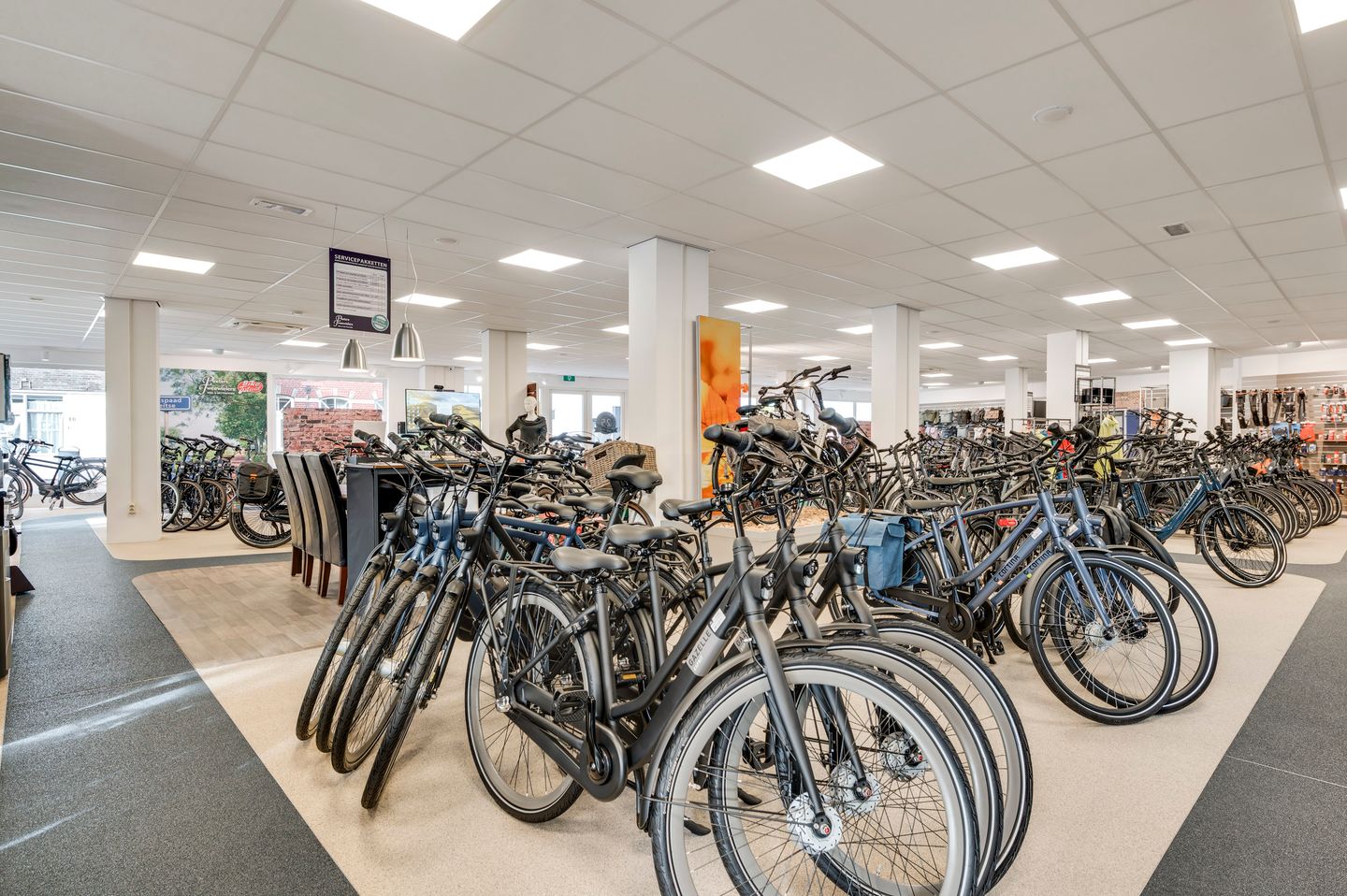 View photo 4 of Stationsstraat 15