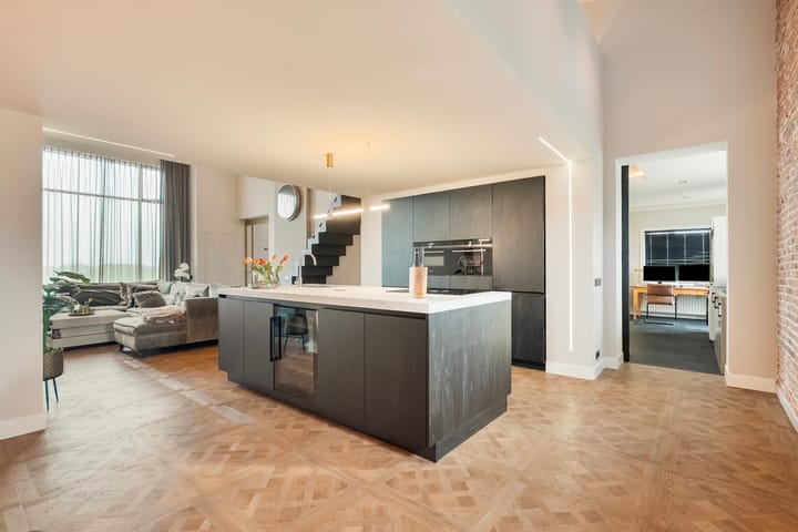 Vrijstaande woning te koop: Westdijk 46, Heinenoord
