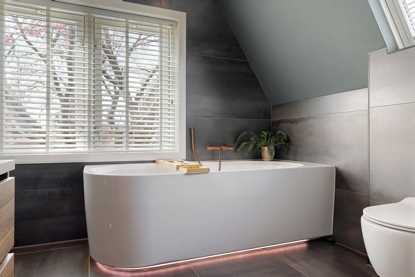 Foto 20 van Meester van Rennesweg 29