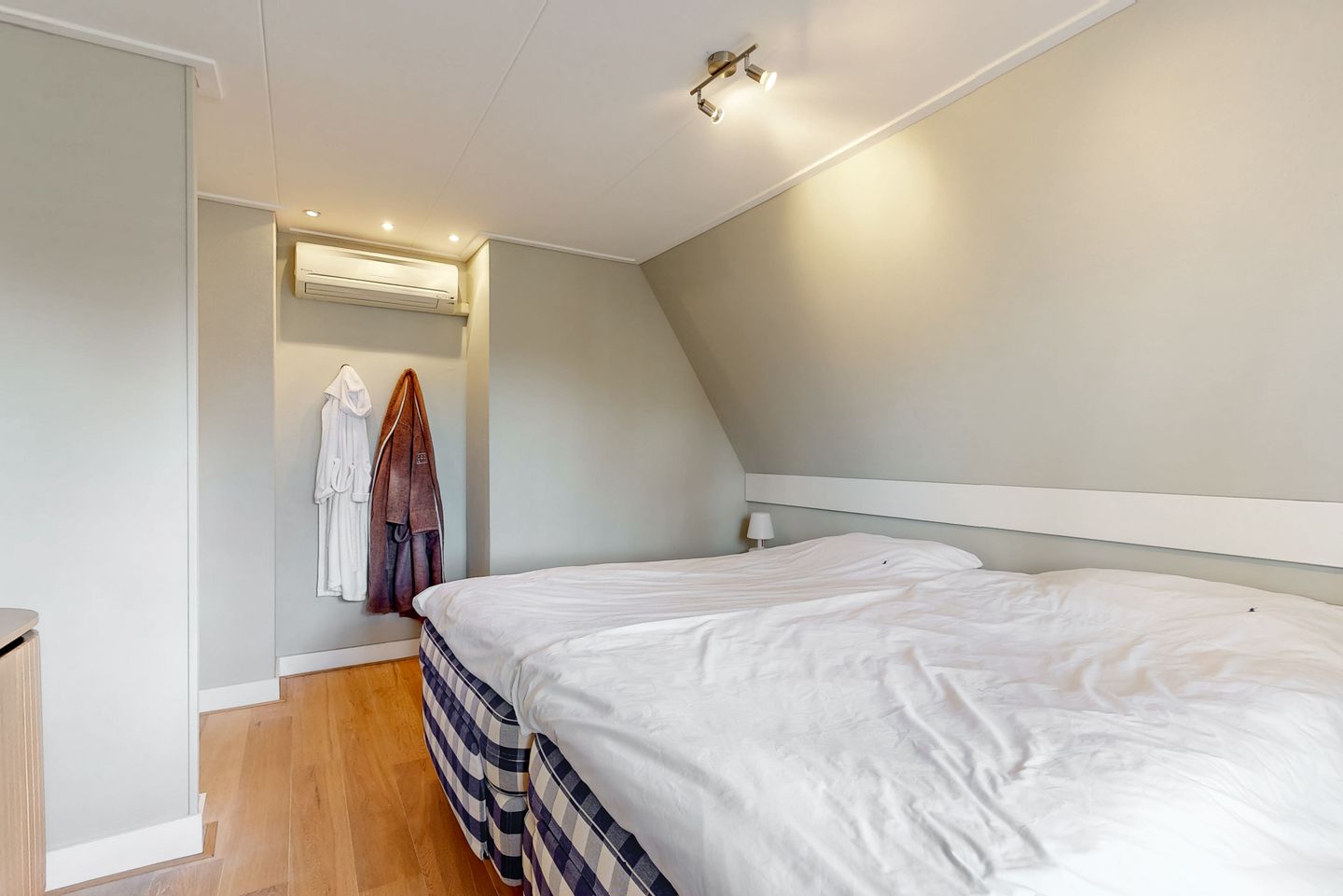 Foto 25 van Meester van Rennesweg 29