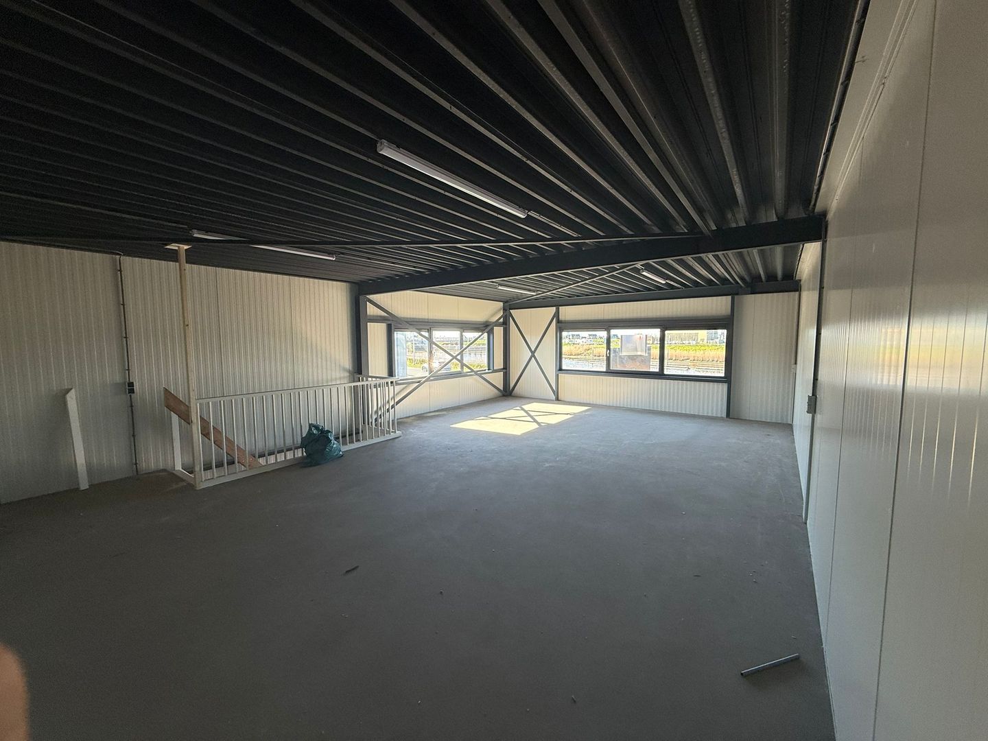 View photo 4 of Middelblok 210-e