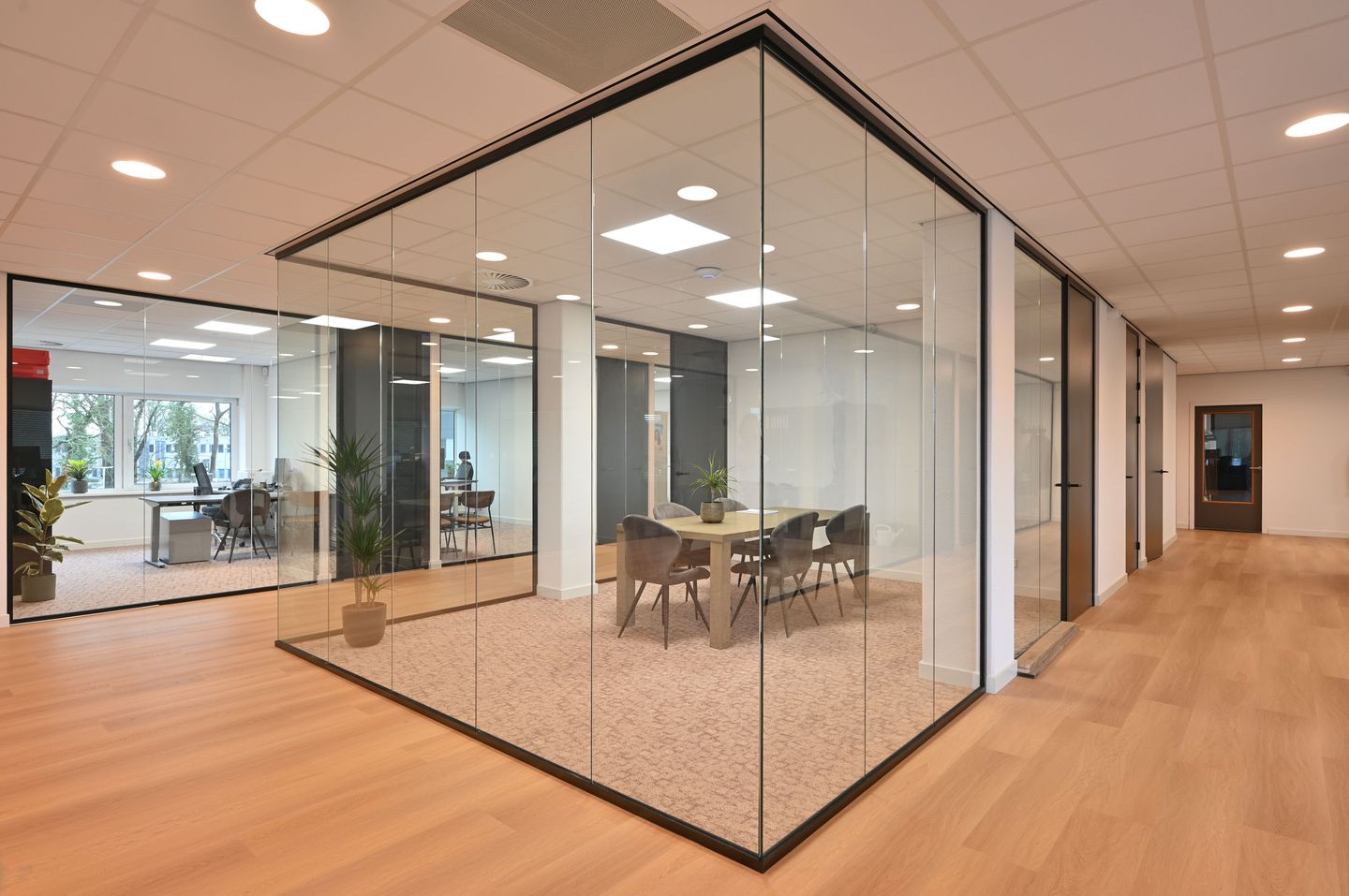 Bekijk foto 4 van Oscar Romerolaan 5