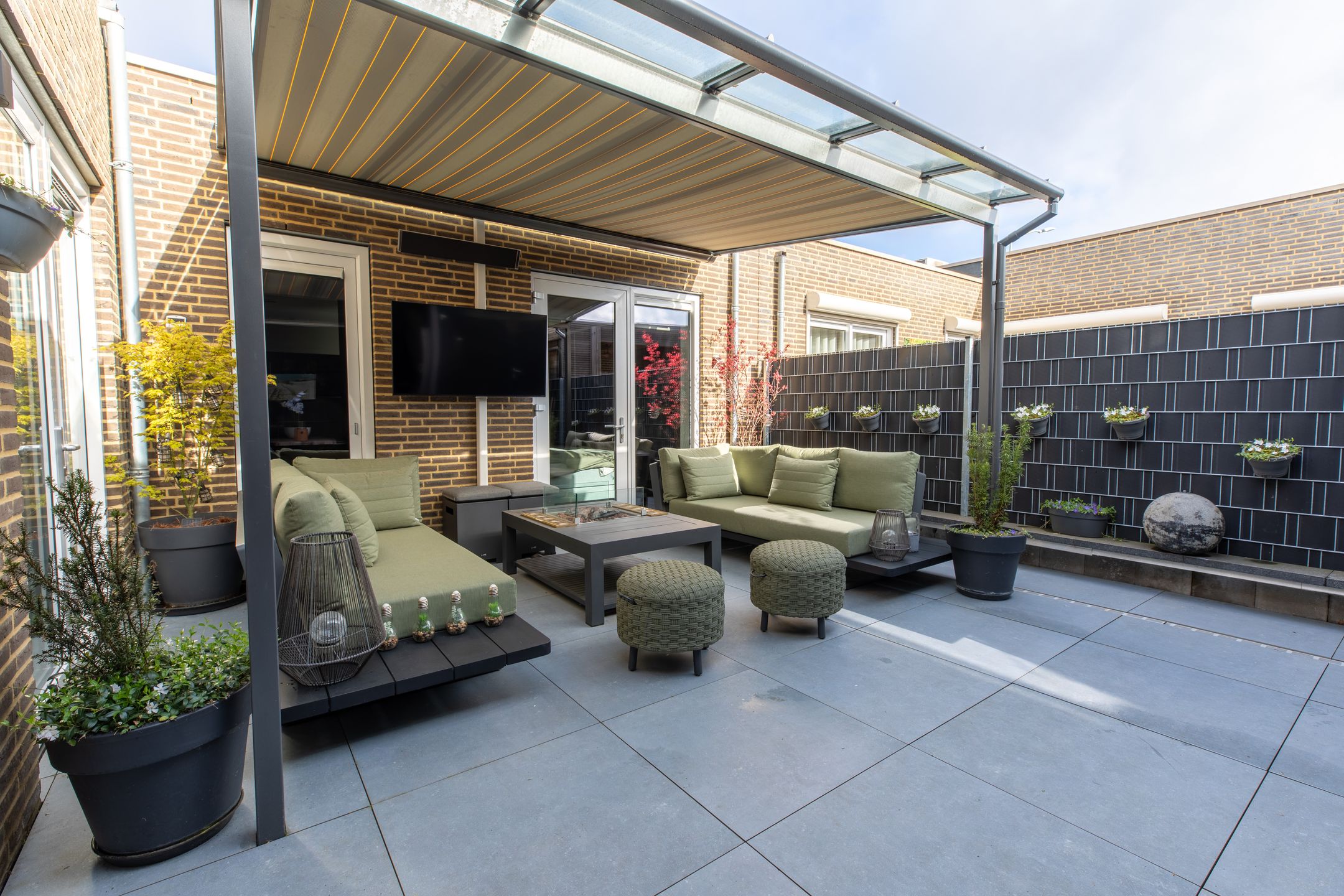 Modern Bungalow with Carport and Private Patio in Vossepark — 15