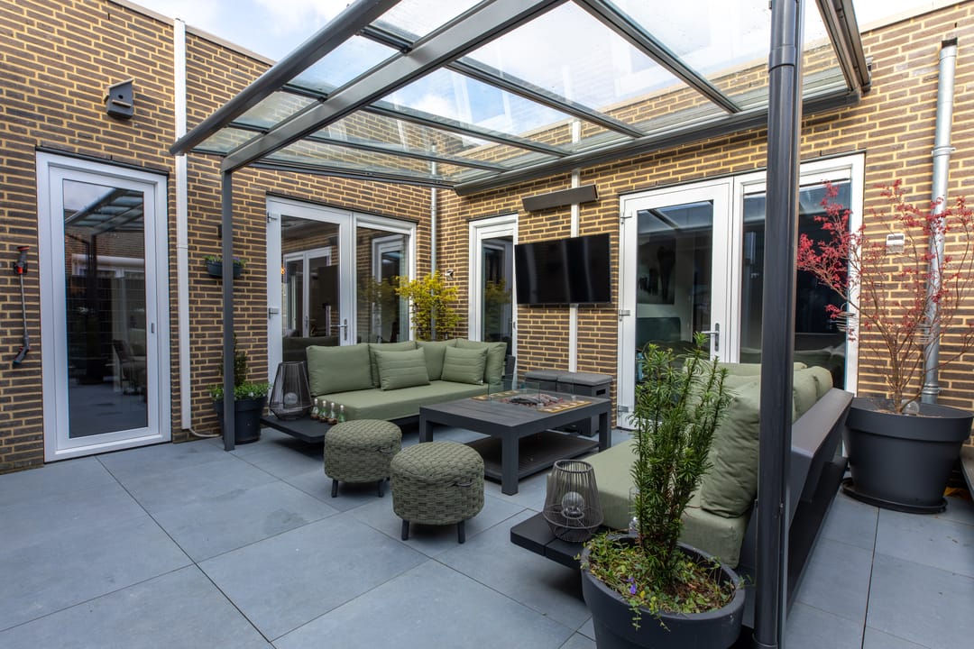 Modern Bungalow with Carport and Private Patio in Vossepark — 16