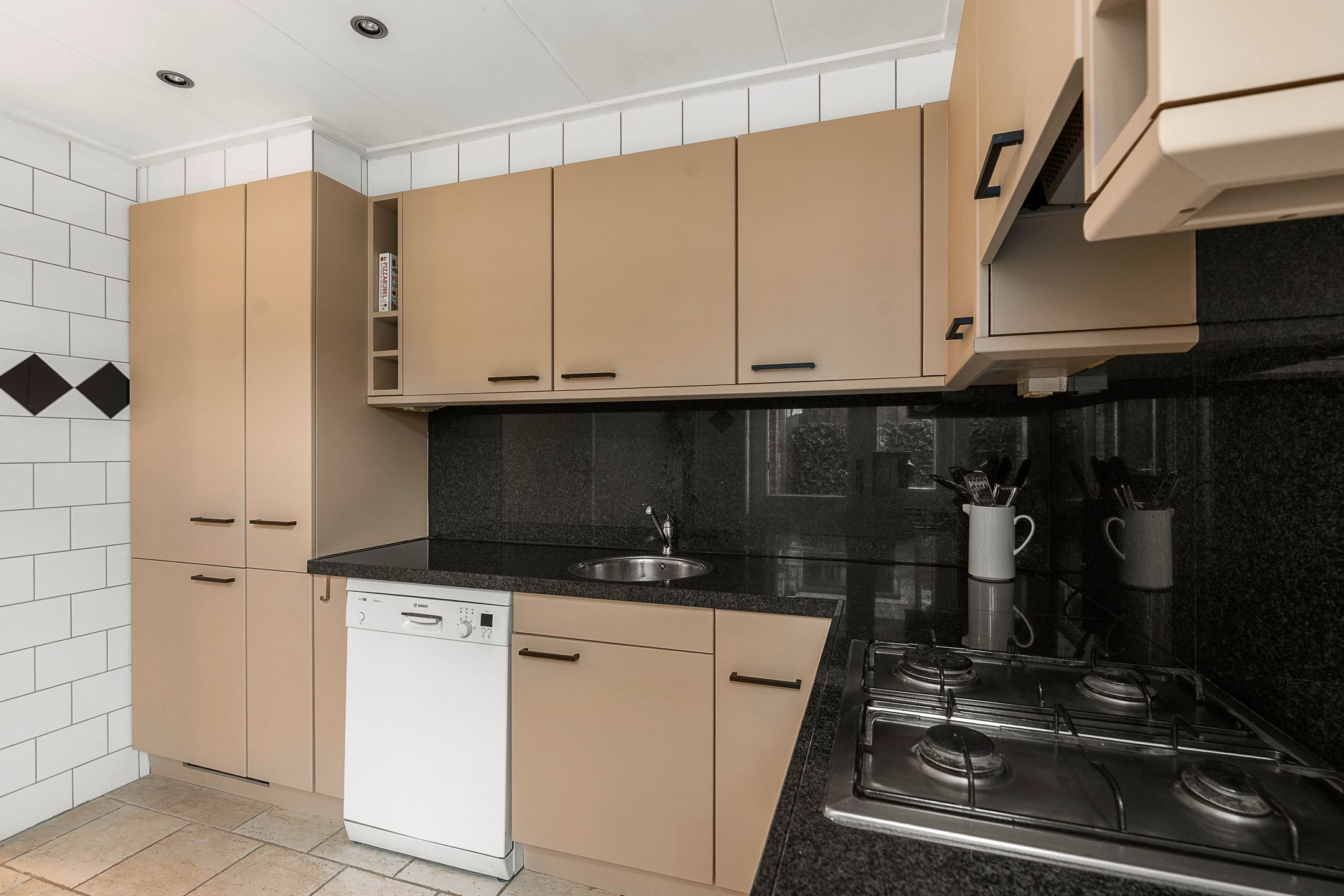 Energy-efficient ground floor apartment with front and back garden in Utrecht Zuilen — 12