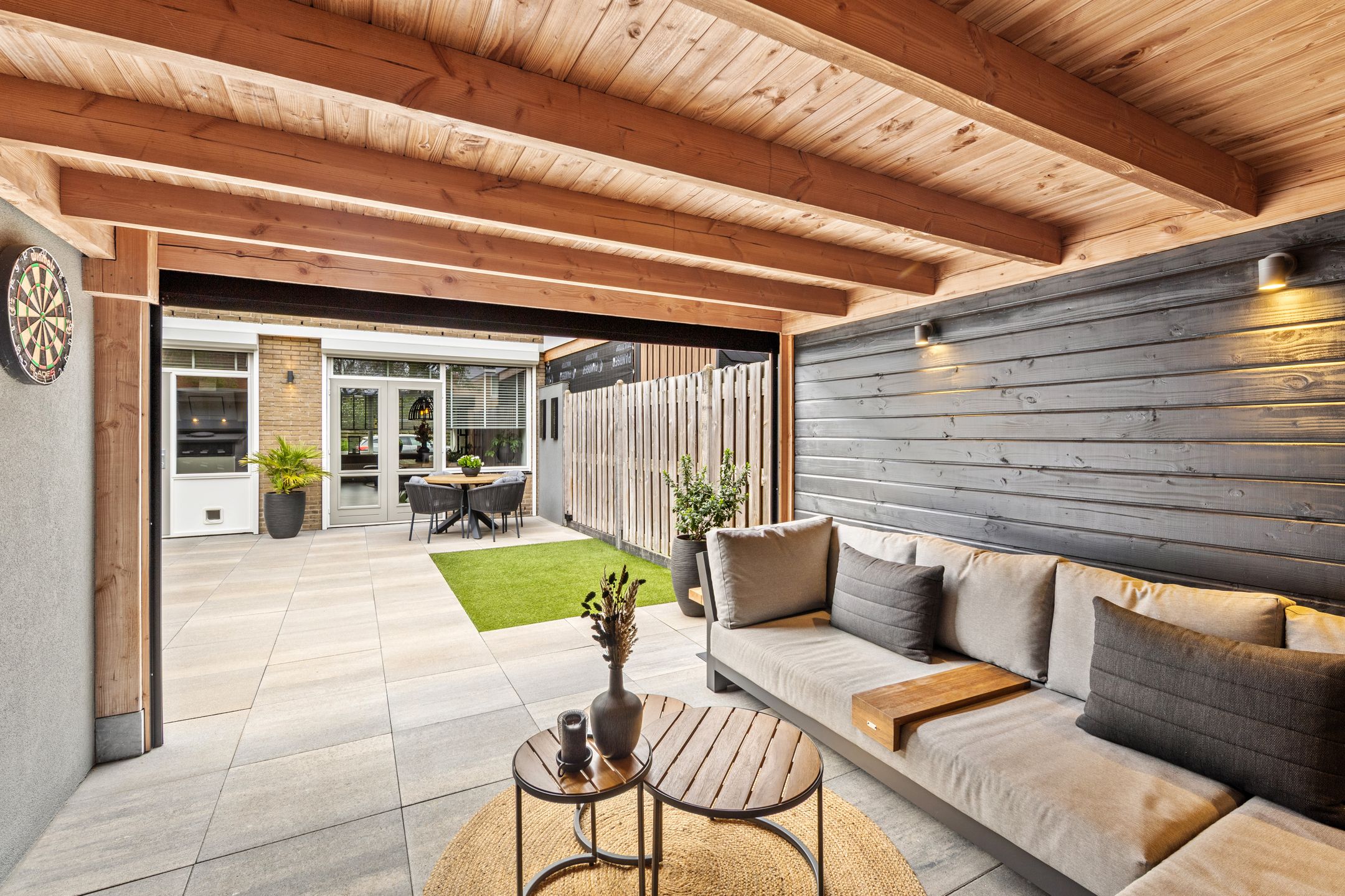 Luxury Fully Renovated Terraced Home with Sunny Garden and Canopy — 42