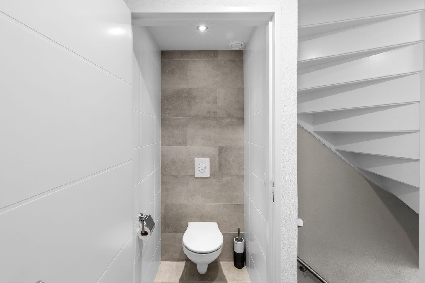 Luxury Fully Renovated Terraced Home with Sunny Garden and Canopy — 29