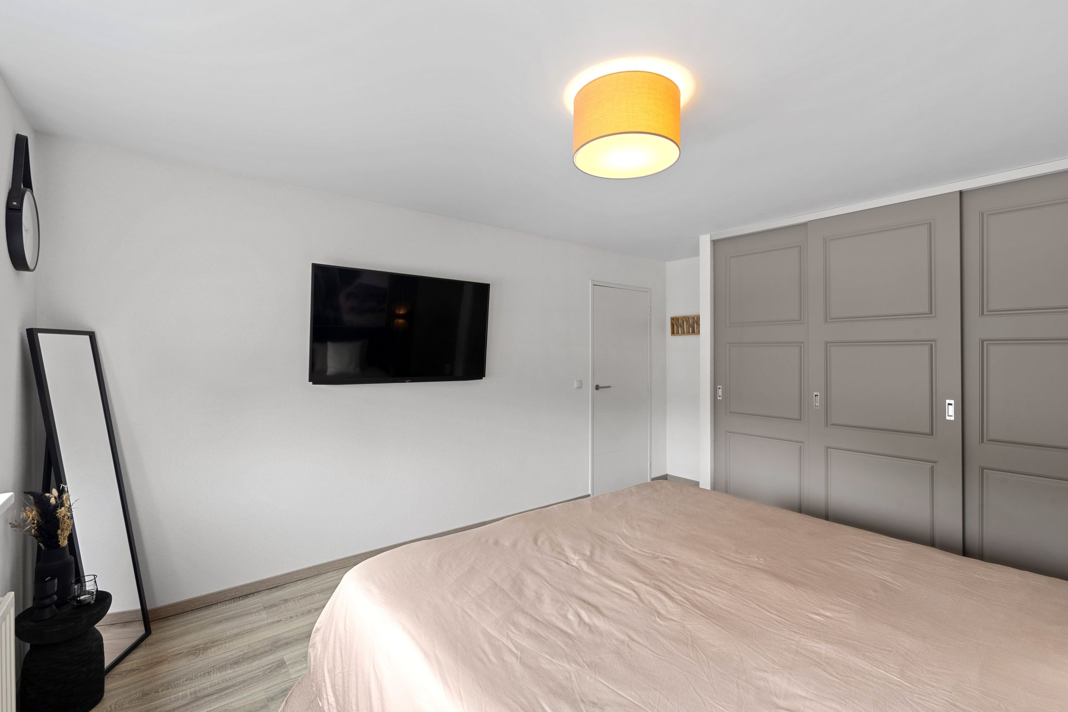 Luxury Fully Renovated Terraced Home with Sunny Garden and Canopy — 21