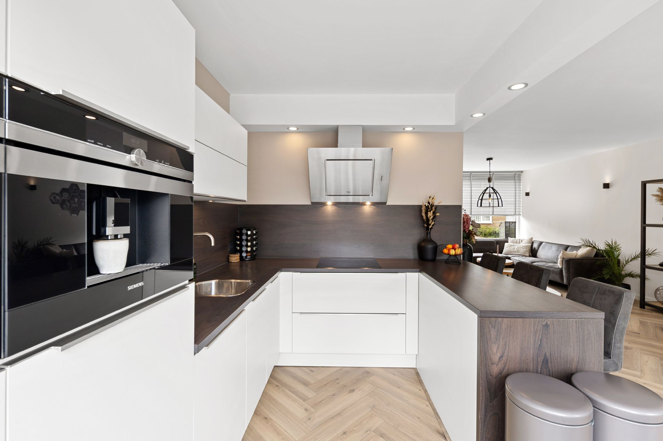 Luxury Fully Renovated Terraced Home with Sunny Garden and Canopy — 15