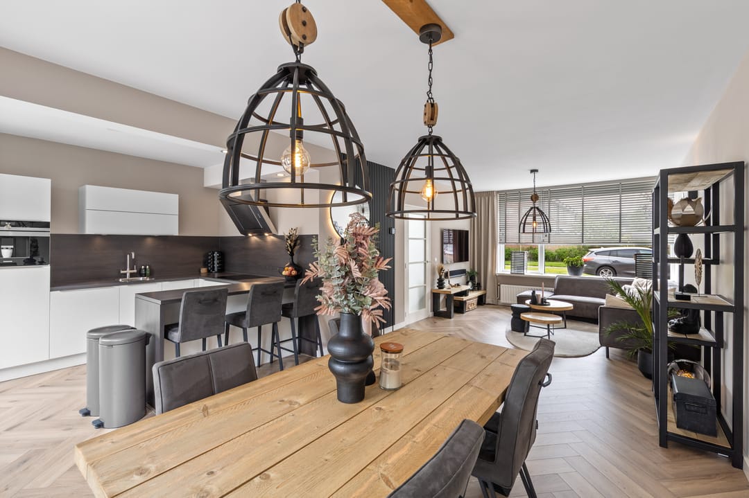 Luxury Fully Renovated Terraced Home with Sunny Garden and Canopy — 8