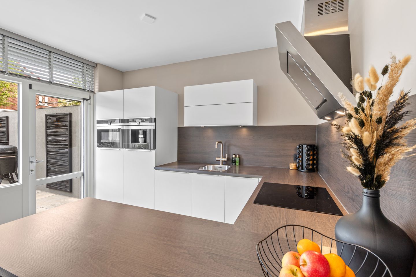 Luxury Fully Renovated Terraced Home with Sunny Garden and Canopy — 14
