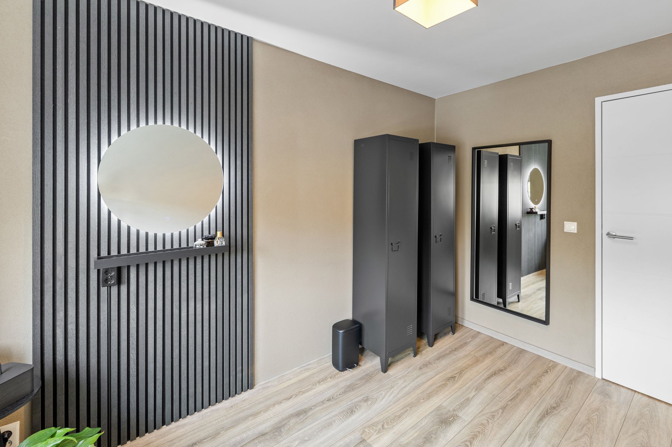 Luxury Fully Renovated Terraced Home with Sunny Garden and Canopy — 27
