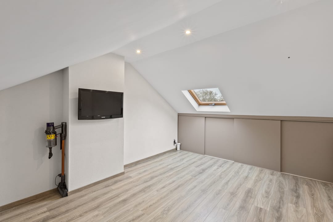 Luxury Fully Renovated Terraced Home with Sunny Garden and Canopy — 31